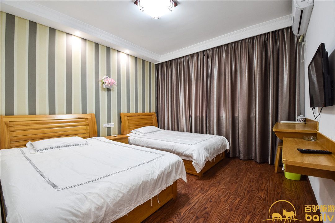 鳗丸,酱风鲳鱼,蟹粉鱼脯羹,倒立梭子蟹,红膏炝蟹,千岛螺拼,白泉鹅拼