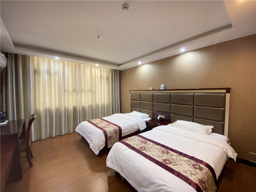 贵州安顺老百姓假日酒店价查询,镇宁附近包吃包住包完-旅游官方网站